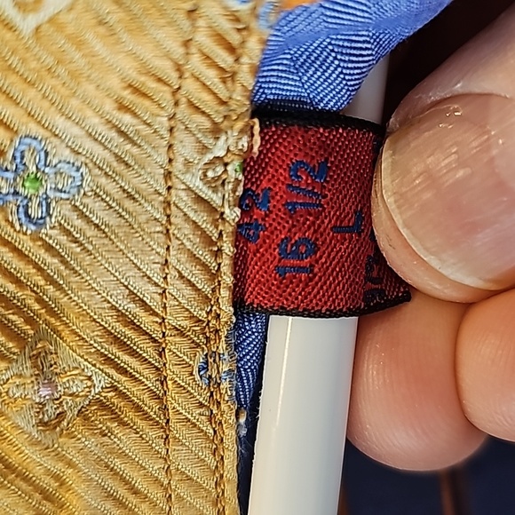 Pristine Robert Graham shirt, 16.5 L - Picture 7 of 7